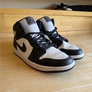Air Jordan 1 Mid SE ‘Panda Elephant’